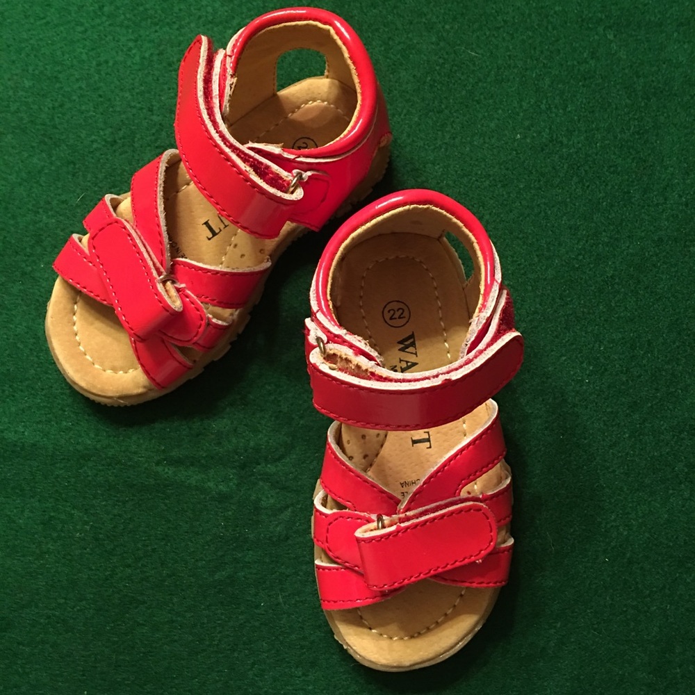 Walnut Red Patent Sandals, 22.